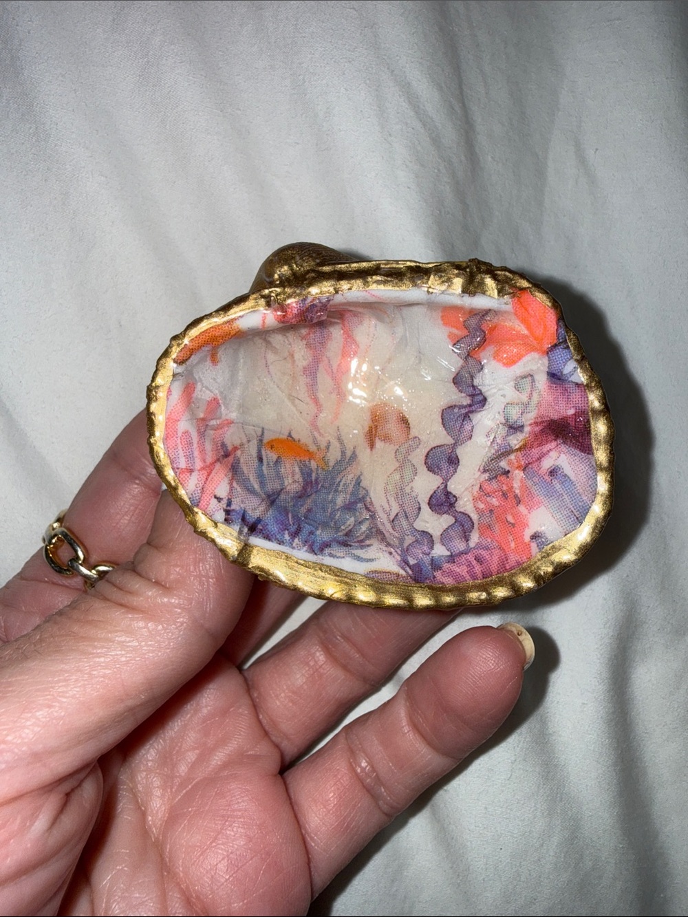 Gold Trim Decorative Shell Magnet- Multicolor Interior
